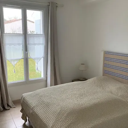 Spacious House Close To The La Couarde-sur-Mer