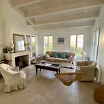 Σπίτι διακοπών Spacious House Close To The With Terrace