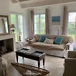 Spacious House Close To The With Terrace Σπίτι διακοπών