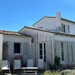 Spacious House Close To The With Terrace Σπίτι διακοπών La Couarde-sur-Mer