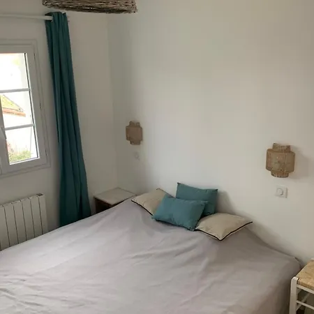 Spacious House Close To The 度假居