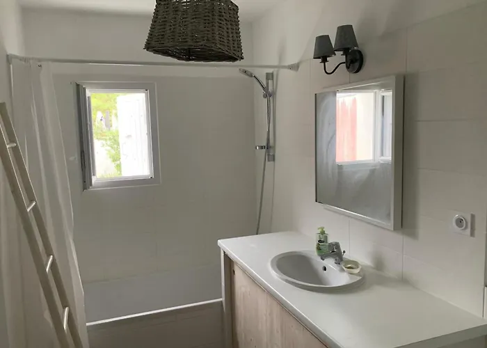 Spacious House Close To The La Couarde-sur-Mer