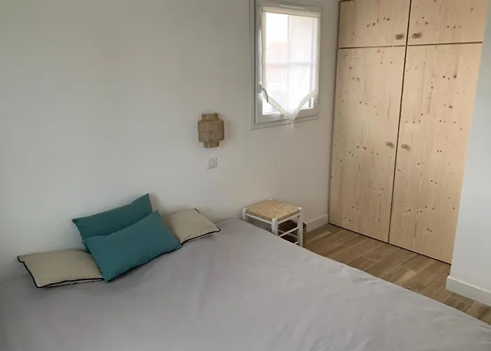 Сasa de vacaciones Spacious House Close To The *