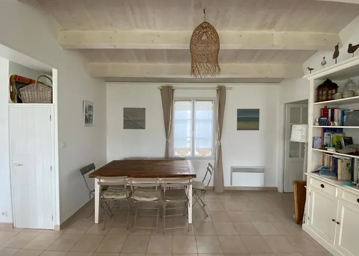 Сasa de vacaciones Spacious House Close To The *